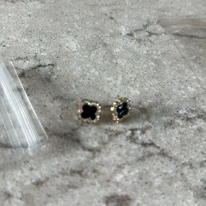 Clover stud earrings